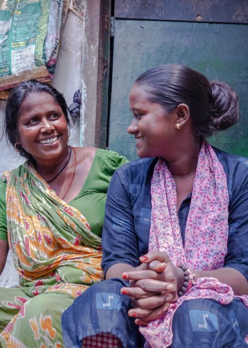 mother - family - slum - outside - DSC03958.jpg